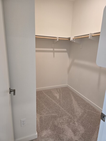 Building Photo - 5350 Seacliff Pl