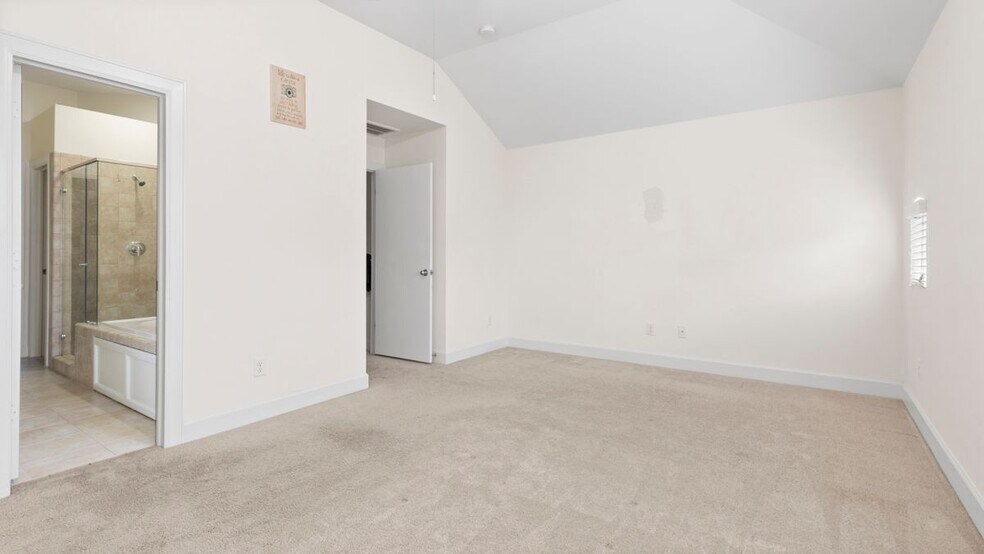 Building Photo - 5941 S Loop E