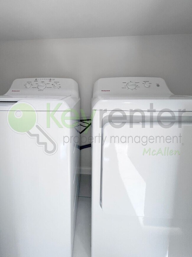 Building Photo - 2004 E 1st St