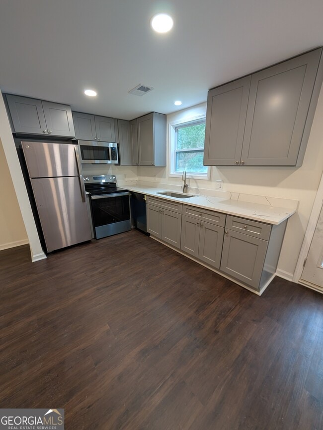 Building Photo - 319 Corinth Rd