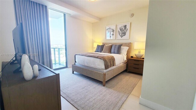 Building Photo - 3100 N Ocean Dr