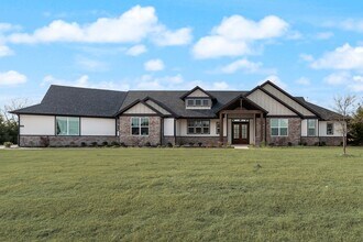 Building Photo - Lovely Custom Home in Beautiful Nevada!