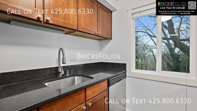 Building Photo - 15242 SE 43rd Ct