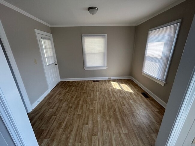 Building Photo - 3 Bedroom House near Carlie C's - Vouchers...