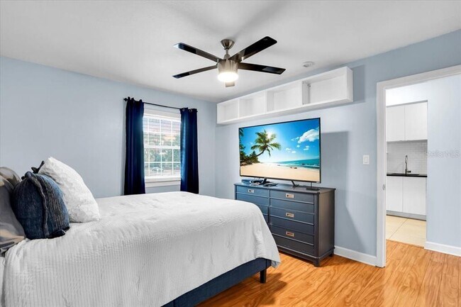 Building Photo - 101 Pompano Dr SE