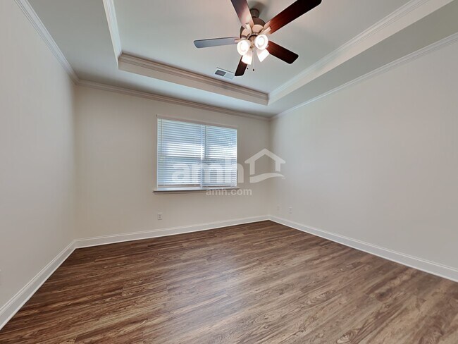 Building Photo - 5060 Hudson Vly Dr