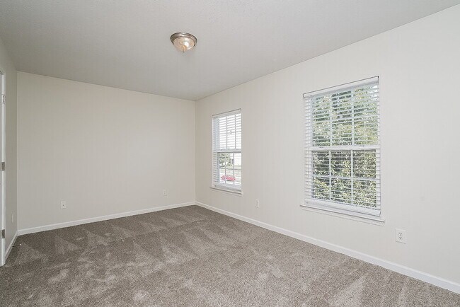 Building Photo - 5051 Preserve Blvd