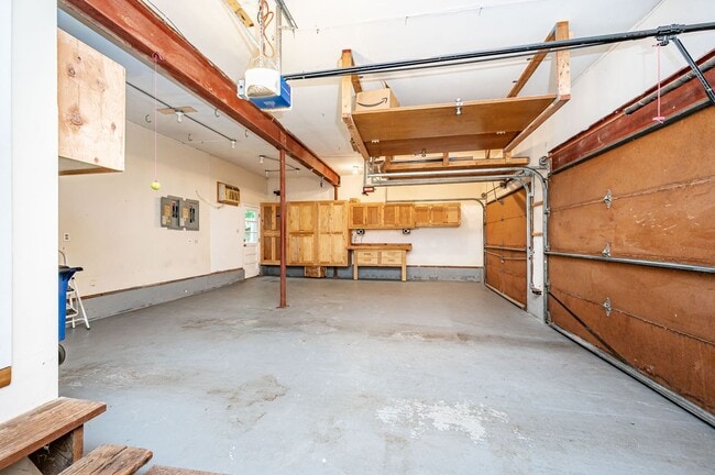 Building Photo - Exceptional Contemporary Features Privacy and a Scenic Back Yard.