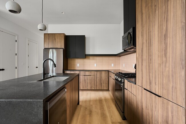 Building Photo - 412 Hackberry Ln