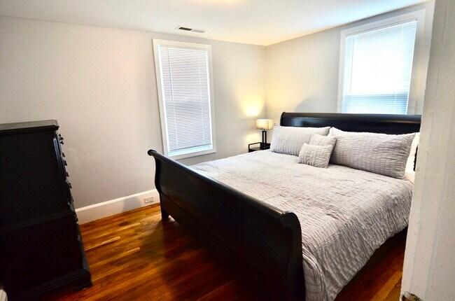Building Photo - 47 Massasoit Ave