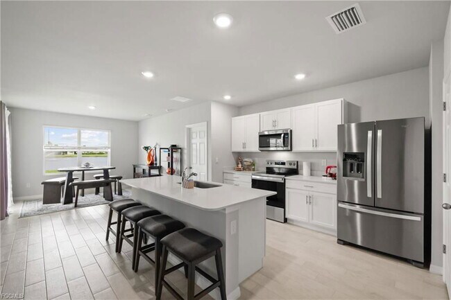 Building Photo - 2621 Table Coral Trl