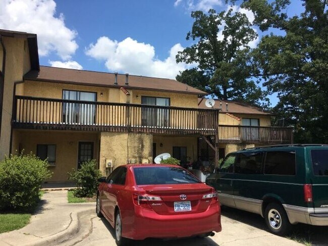 Building Photo - 2823 Breezewood Ave