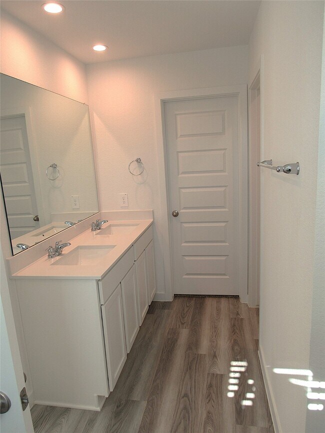 Building Photo - 2807 Glengary River Wy