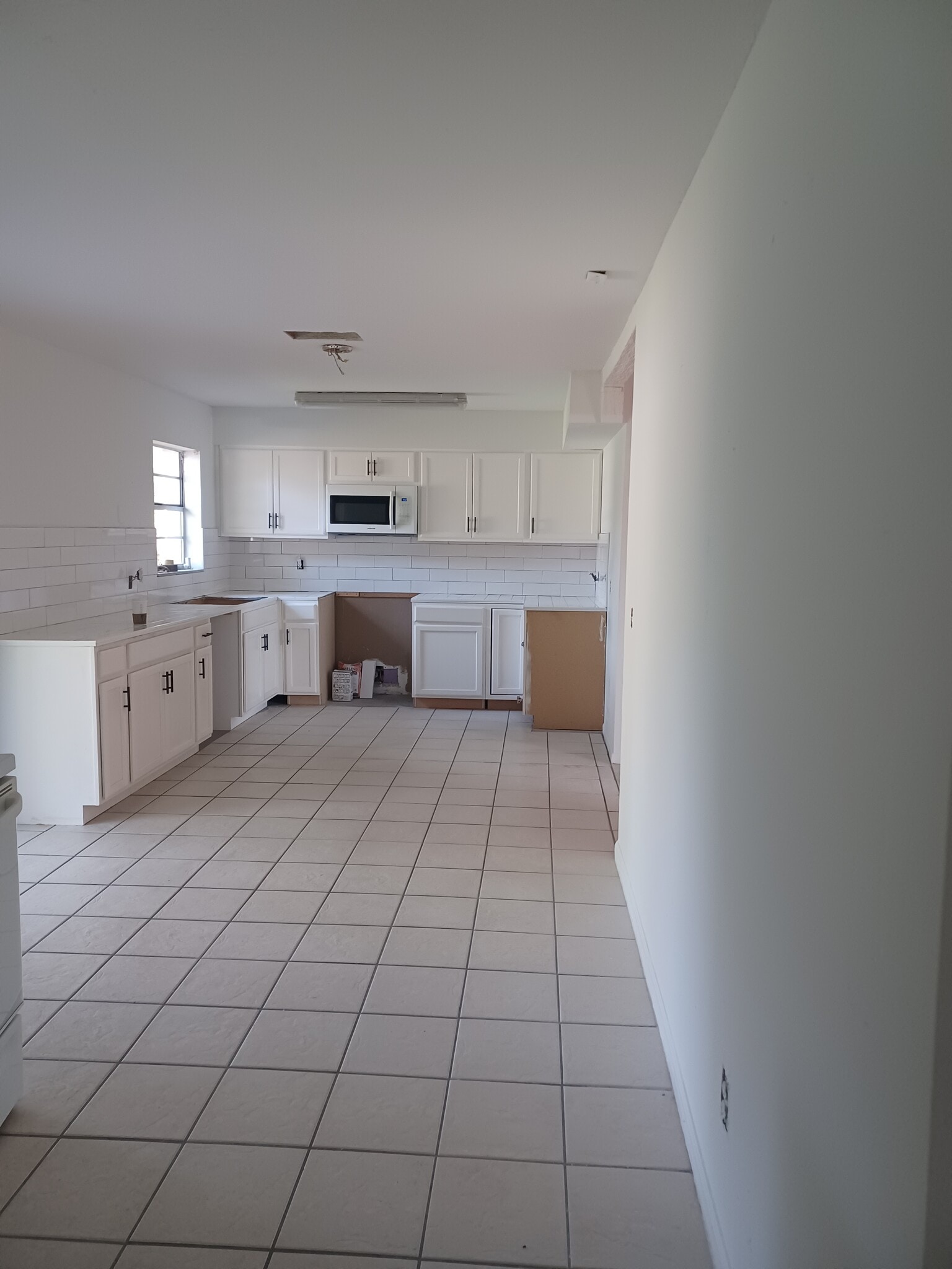 Building Photo - 605 18th Ct