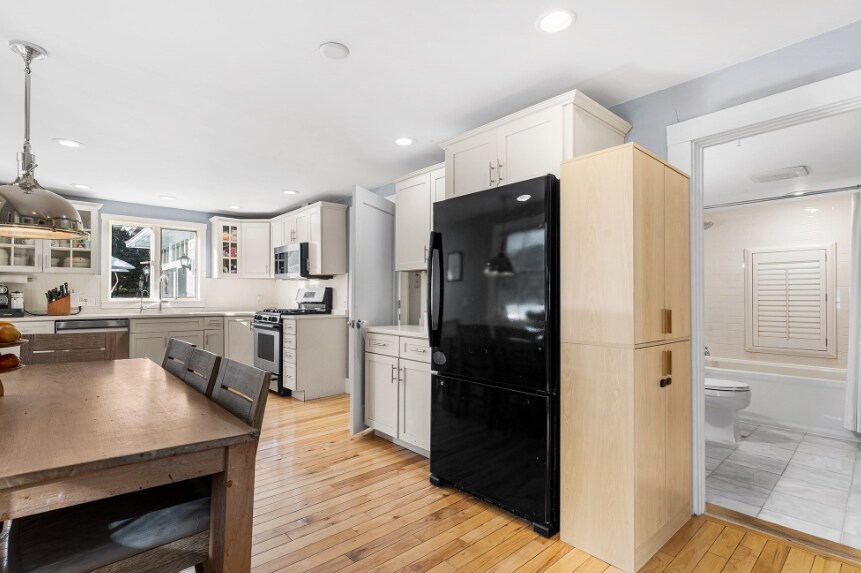 Building Photo - 29 Cottage St