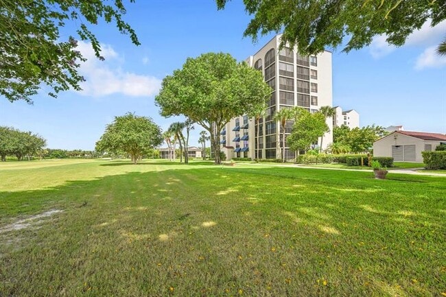 Building Photo - 7578 Regency Lake Dr