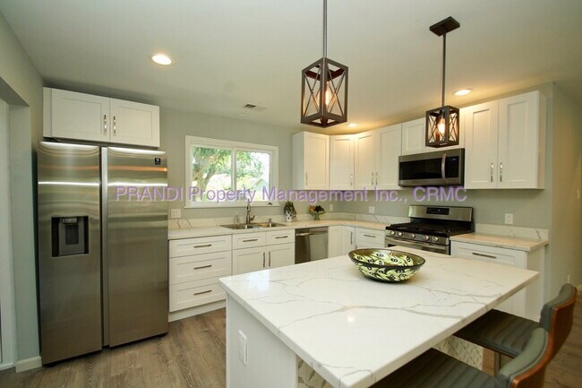 Building Photo - Quality Home in Santa Veneita with Amazing...