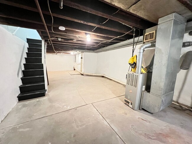 Building Photo - Gorgeous 3b/1b House in South Philly! Section 8 Only