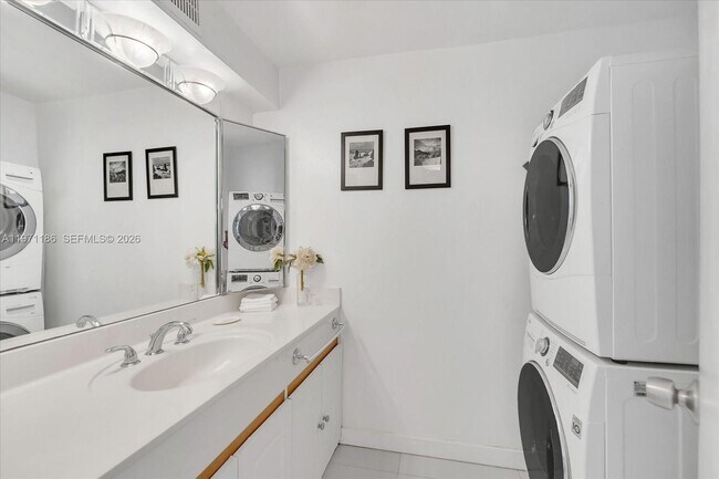 Building Photo - 2451 Brickell Ave