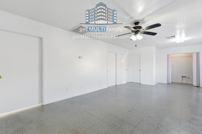 Building Photo - 1228 E Apache St