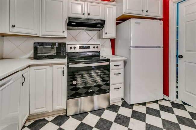 Building Photo - 6005 SE 70th St