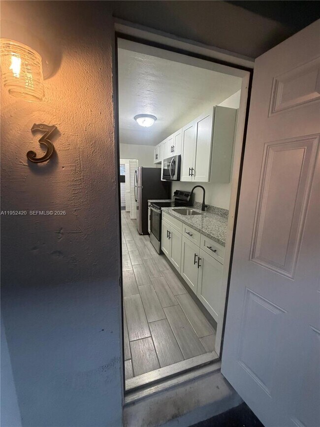 Building Photo - 1317 NW 2nd Ave