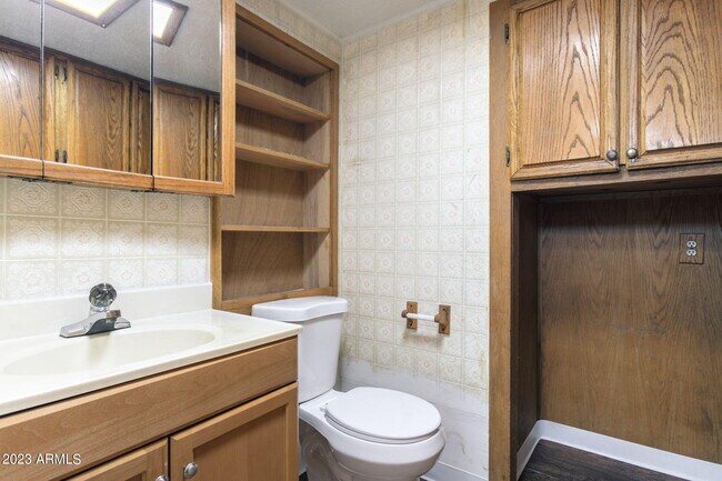 Building Photo - 4662 N 19th Ave