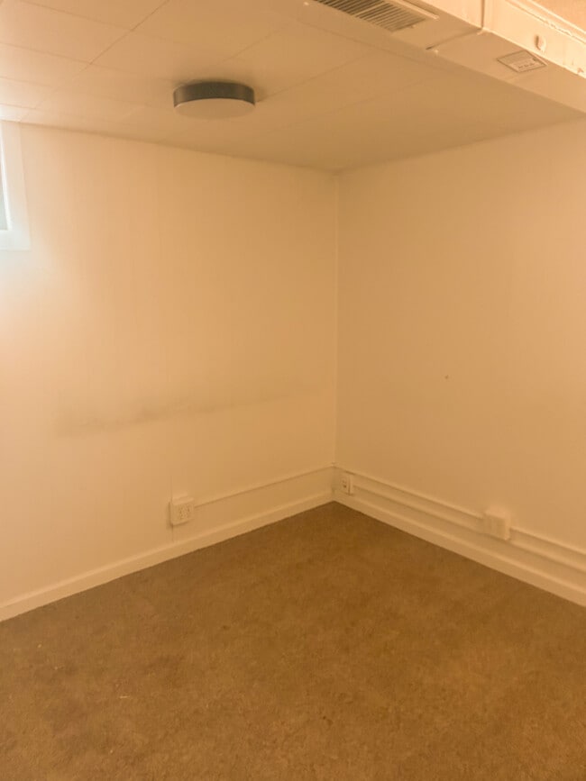 Building Photo - 1721 S Shoshone St