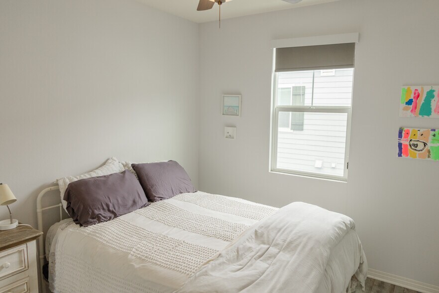 Building Photo - 505 Lark Way