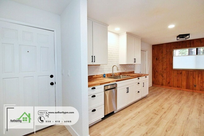 Building Photo - 30522 Sleepy Hollow Dr