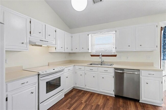 Building Photo - 2752 Inverloch Cir