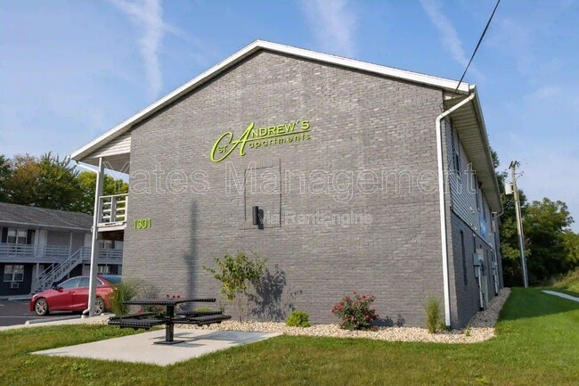 Building Photo - 1305 W Sandusky St