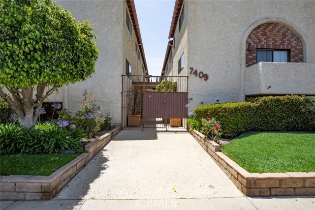 Building Photo - 7409 Woodman Ave