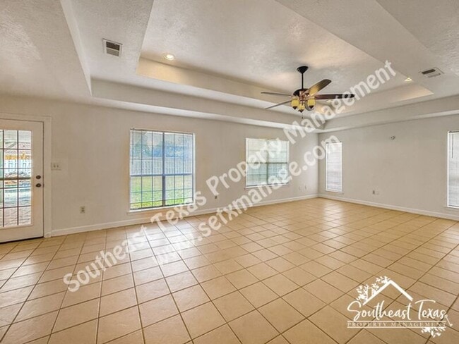 Building Photo - 7912 South Dr