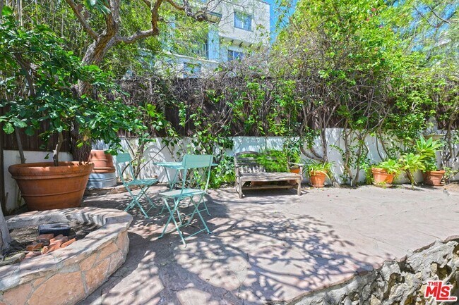 Building Photo - 6855 Los Altos Pl