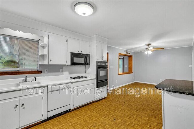 Building Photo - 15 Vineyard Dr