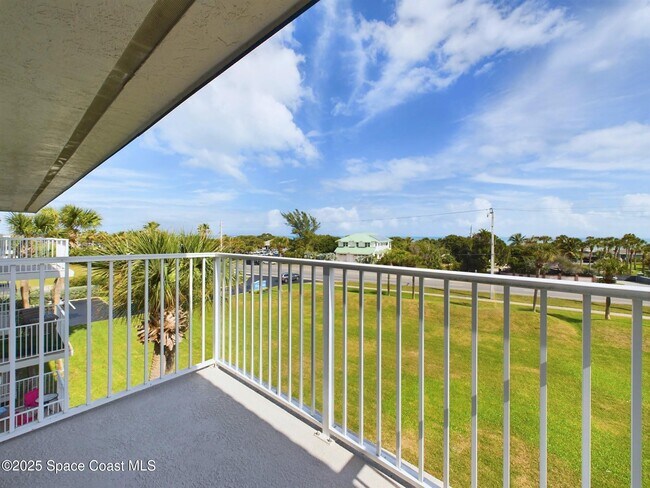 Building Photo - 2160 N Hwy A1A