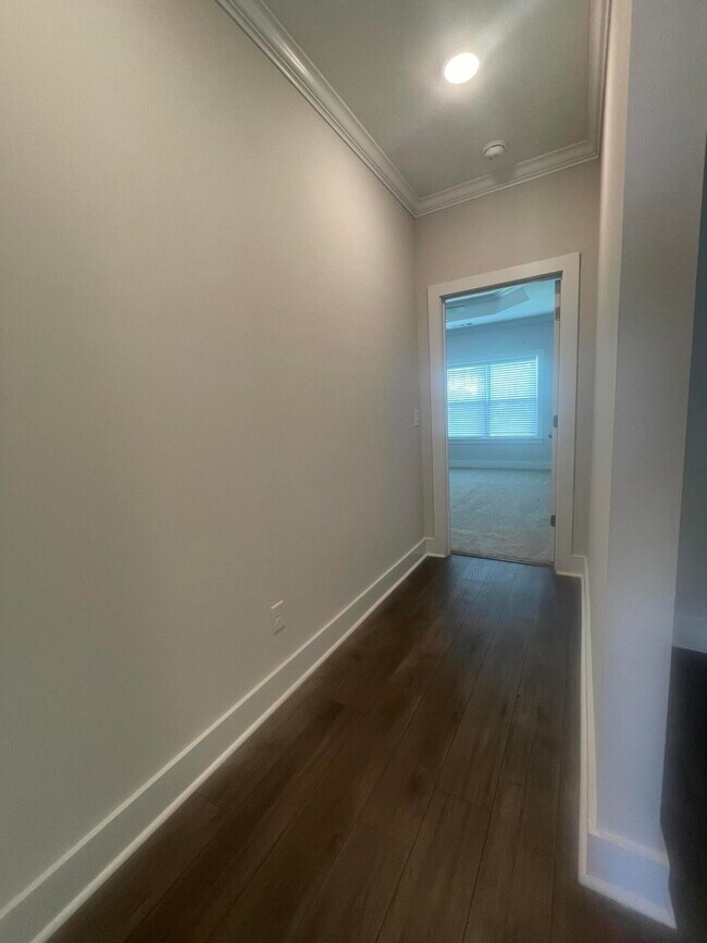 Building Photo - 2342 Laurens St