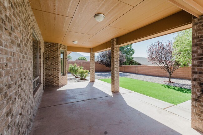 Building Photo - 4060 Wood Loop
