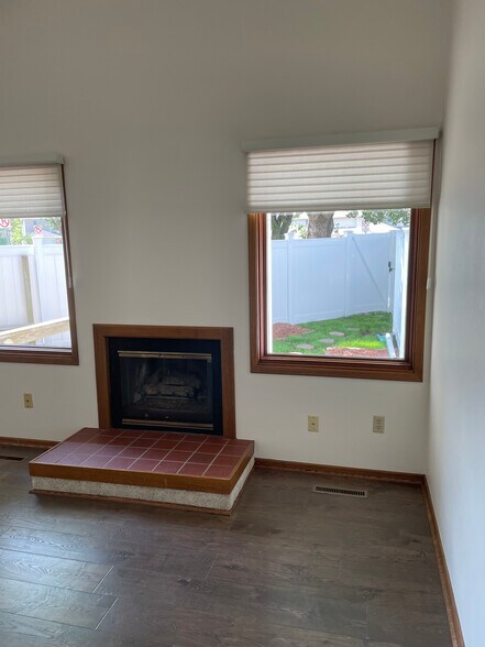 Building Photo - 1505 Little Bluestem Ct