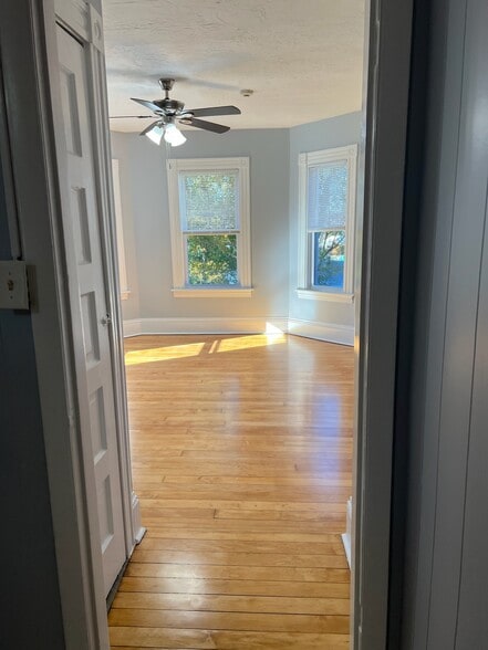 LIVING ROOM - 28 Paine St