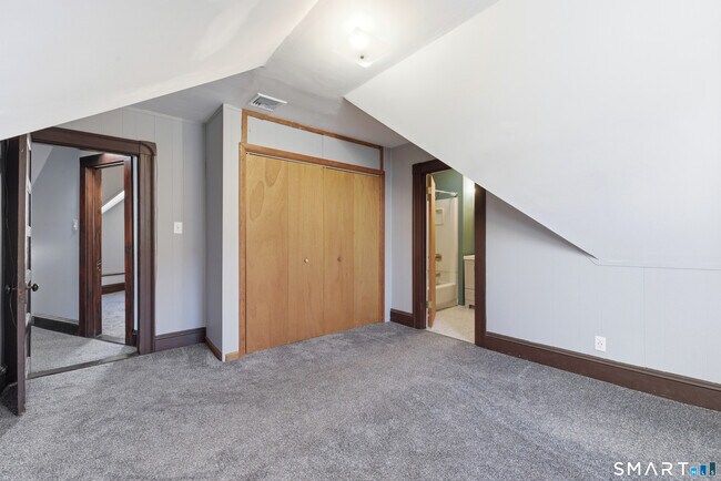 Building Photo - 198 Oxford St