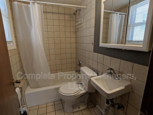 Building Photo - 334 W William St