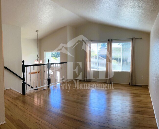 Building Photo - SILVERDALE - 4BED 3 BATH HOME HEART OF SILVERDALE