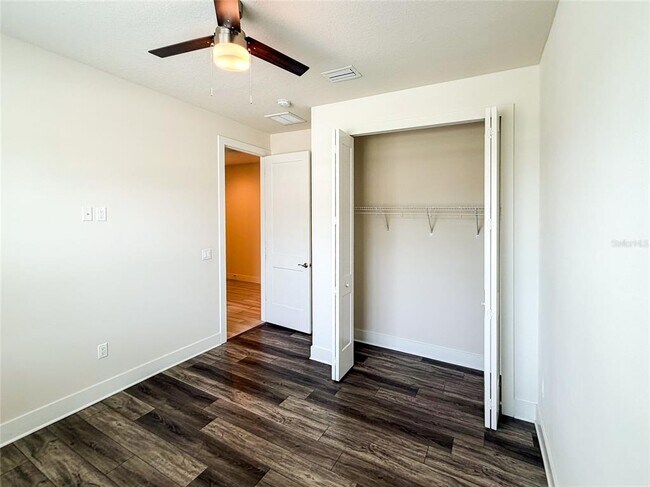 Building Photo - 2065 Paragon Cir W