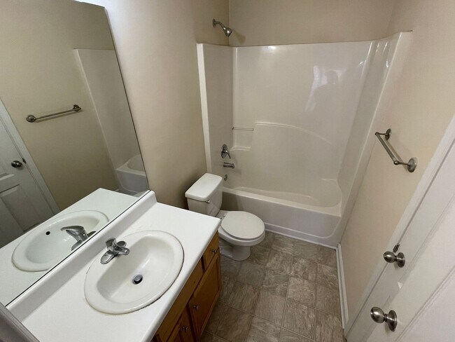 Building Photo - 237 Fern Ridge Ct