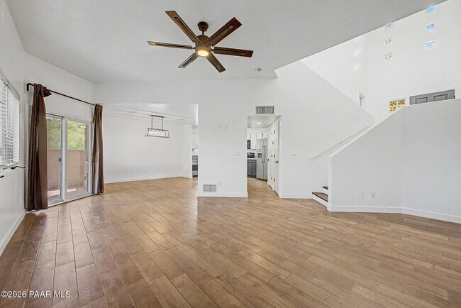 Building Photo - 504 S Stephanie Loop