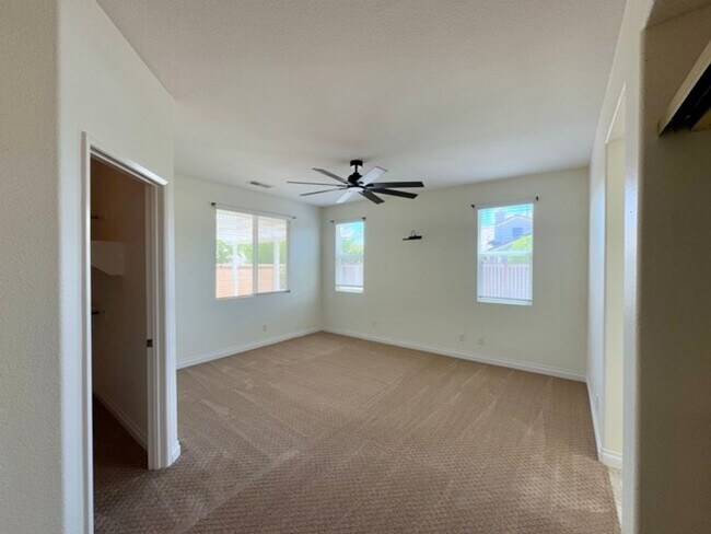 Building Photo - 4 Bedroom Menifee home available now for l...