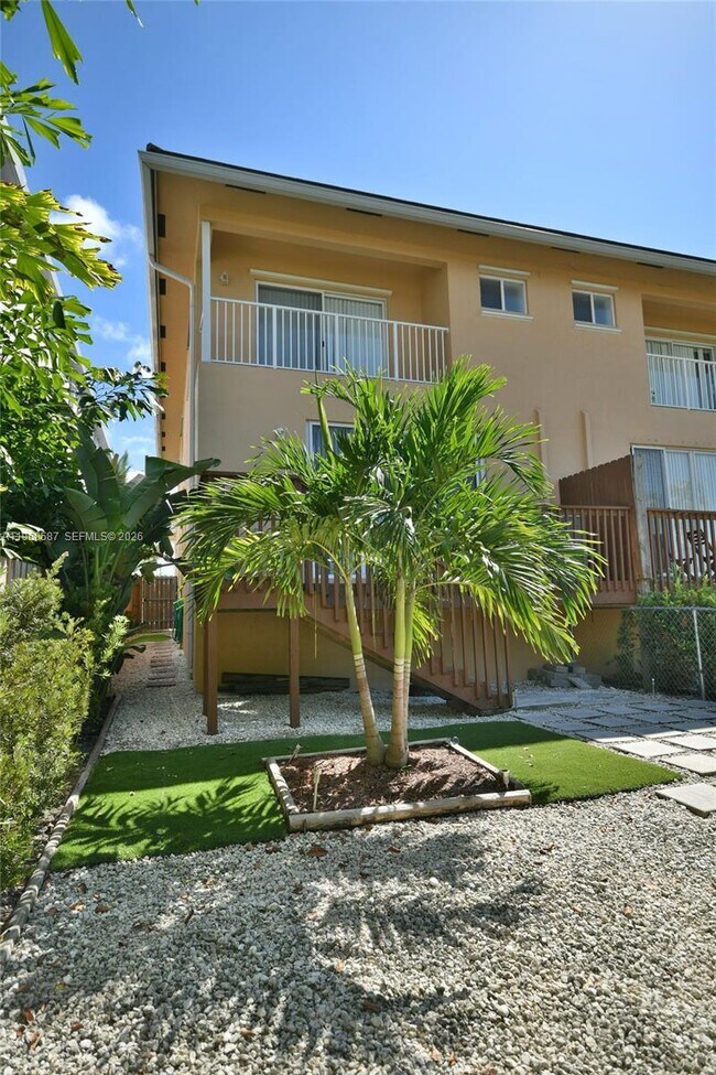 Building Photo - 2780 SW 33rd Ave