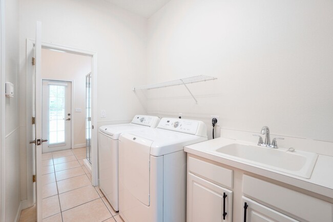 Building Photo - Spacious 4-Bed Home in Magnolia Plantation...